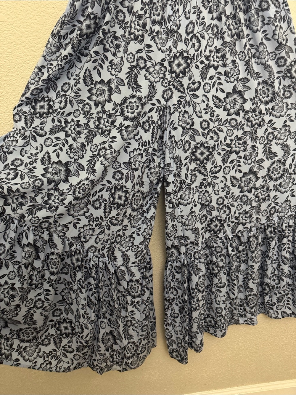 Aerie Blue Floral Smocked Wide Leg Jumpsuit Flowy Boho Pockets Size XL - Picture 8 of 15